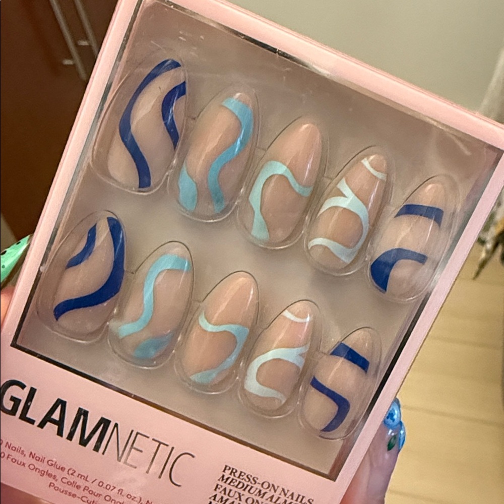 Glamnetic Press-On Nails Wavy Blues - Picture 2 of 2
